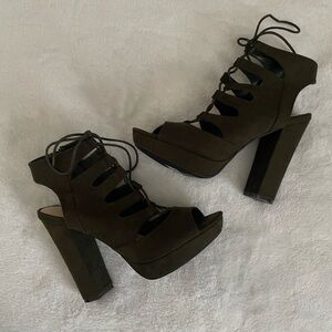 Bar III Women’s Olive Hunter Green Black Strappy Block Heels 5 inches size8 NWOT